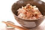 秋鮭とシメジの混ぜご飯